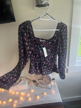 Francesca's Collections Black Floral Square Neck Blouse